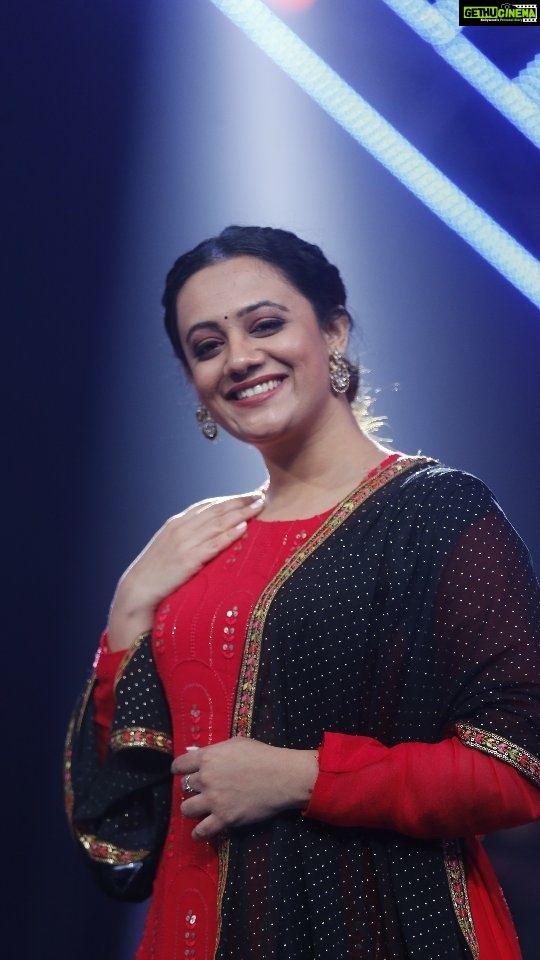 Spruha Joshi Instagram - ❤️ . . . . Styled By - @nehachaudhary_ Hair - @truptihairstylist Make Up - @vishal050279 📸 - @studio.iras @colorsmarathi @ekviraproductions . . . . . . . #SurNavaDhyasNava #SNDN #ColorsMarathi #SpruhaJoshi #OnSet #OutfitInspiration #Singing #RealityShow #Ootd #Red #ReelsWithSpruha #trending #ReelItFeelIt #reelsinstagram #ReelsIndia #Reels #ReelKaroFeelKaro #reelsvideo #reelsinsta Mumbai, Maharashtra