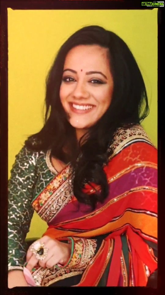 Spruha Joshi Instagram - O'Meri Laila 💕✨ . . . . . #ReelsWithSpruha #trending #ReelItFeelIt #reelsinstagram #ReelsIndia #Reels #ReelKaroFeelKaro #reelsvideo #reelsinsta #omerilaila #atifaslam #spruhajoshi #saree Mumbai, Maharashtra