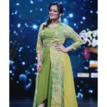 Spruha Joshi Instagram - आजचा रंग - 💚 Styled By - @nehachaudhary_ Assisted By - @jidnyasa_98 Hair - @truptihairstylist Make Up - @vishal050279 📸 - @studio.iras @colorsmarathi @ekviraproductions . . . . . . . #SpruhaJoshi #Green #Navratri2022 #Navratri #HappyNavratri #Throwback #SurNavaDhyasNava #SNDN #ColorsMarathi Mumbai - मुंबई