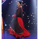 Spruha Joshi Instagram - A red dress never fails to make my day. . . Styled By - @nehachaudhary_ Assisted By - @jidnyasa_98 Hair - @truptihairstylist Make Up - @vishal050279 📸 - @studio.iras @colorsmarathi @ekviraproductions . . . . . . . #SurNavaDhyasNava #SNDN #ColorsMarathi #SpruhaJoshi #OnSet #OutfitInspiration #Singing #RealityShow #Ootd #red Mumbai, Maharashtra