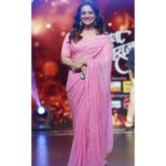 Spruha Joshi Instagram - PINKSUGAR 💕💖 . . . . Styled By - @nehachaudhary_ Hair - @truptihairstylist Make Up - @vishal050279 📸 - @studio.iras @colorsmarathi @ekviraproductions . . . . . . . #SurNavaDhyasNava #SNDN #ColorsMarathi #SpruhaJoshi #OnSet #Pink #OutfitInspiration #Singing #RealityShow #Ootd #PinkDress #Saree #SareeLove Mumbai, Maharashtra