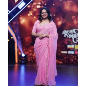 Spruha Joshi Instagram - PINKSUGAR 💕💖
.
.
.
.
Styled By - @nehachaudhary_
Hair - @truptihairstylist
Make Up - @vishal050279
📸 - @studio.iras

@colorsmarathi @ekviraproductions
.
.
.
.
.
.
.

#SurNavaDhyasNava #SNDN #ColorsMarathi #SpruhaJoshi #OnSet #Pink #OutfitInspiration #Singing #RealityShow #Ootd #PinkDress #Saree #SareeLove