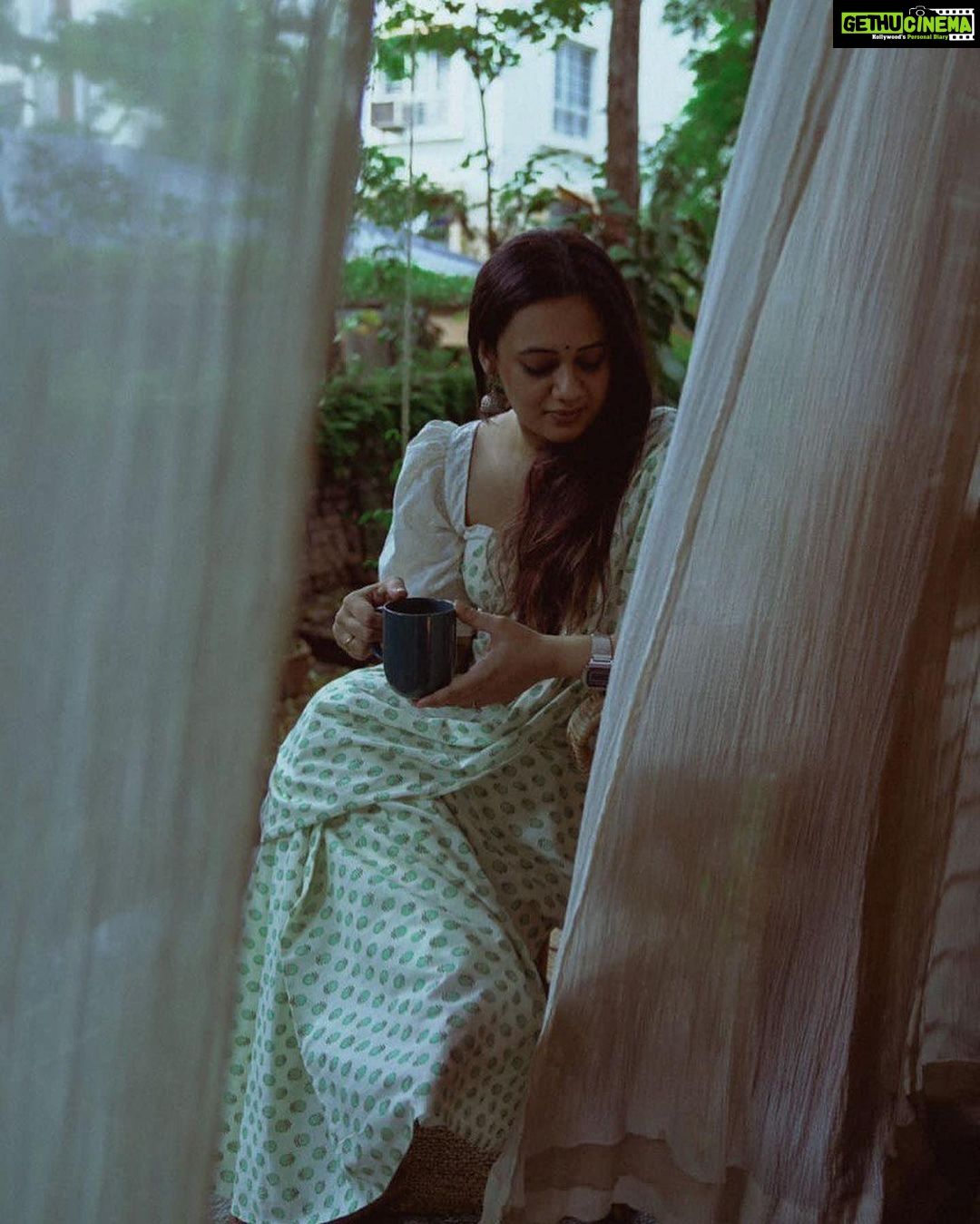 Spruha Joshi Instagram - One from our most recent project with @trunk.evokingnostalgia’s Yaadein a project started by a friend, @a_girl_from_red_soil and @hugearmstrong . A step ahead towards beauty and sustainability. It was an incredible experience to shoot with such brilliant minds.