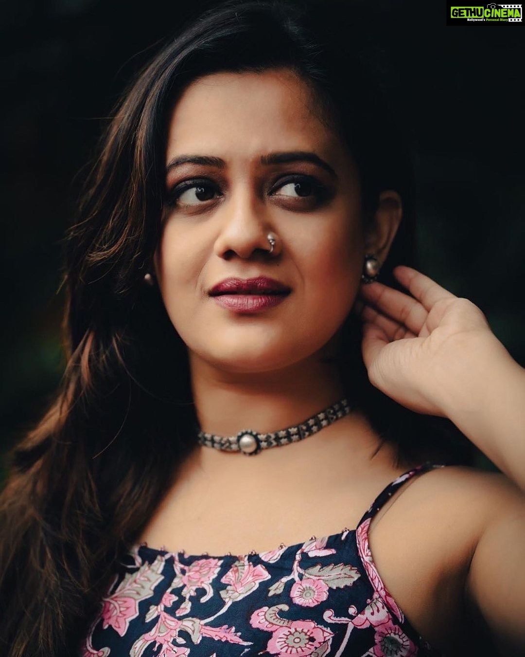 Spruha Joshi - 20.2K Likes - ✨
📸 - @timeframe.studios jewellery - @houseofaadyaa
#spruhajoshi #marathiactors #movies #theatre #actorslife #zee #zeemarathi #marathitelevision