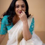Spruha Joshi Instagram – Hopeful for what this year brings.!
Thank you so much everyone for your wish, it means a lot ❤️

Photos by @smilepm19
Makeup and hair by @thearchanamakeovers
Edit by @siddhi_chikhalkar
Styled by @tanmay_jangam