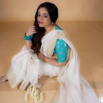 Spruha Joshi Instagram – Hopeful for what this year brings.!
Thank you so much everyone for your wish, it means a lot ❤️

Photos by @smilepm19
Makeup and hair by @thearchanamakeovers
Edit by @siddhi_chikhalkar
Styled by @tanmay_jangam
