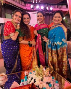 Spruha Joshi Instagram - आज माननीय मुख्यमंत्री श्री एकनाथजी शिंदे यांनी वर्षा बंगल्यावर गणपतीच्या दर्शनासाठी आमंत्रण दिले. त्यांचे मनापासून आभार. या निमिताने अनेक मित्रमंडळींची  भेट झाली..