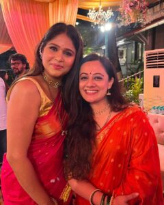 Spruha Joshi Instagram - आज माननीय मुख्यमंत्री श्री एकनाथजी शिंदे यांनी वर्षा बंगल्यावर गणपतीच्या दर्शनासाठी आमंत्रण दिले. त्यांचे मनापासून आभार. या निमिताने अनेक मित्रमंडळींची  भेट झाली..