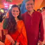 Spruha Joshi Instagram - आज माननीय मुख्यमंत्री श्री एकनाथजी शिंदे यांनी वर्षा बंगल्यावर गणपतीच्या दर्शनासाठी आमंत्रण दिले. त्यांचे मनापासून आभार. या निमिताने अनेक मित्रमंडळींची भेट झाली..