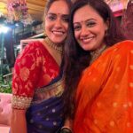Spruha Joshi Instagram – आज माननीय मुख्यमंत्री श्री एकनाथजी शिंदे यांनी वर्षा बंगल्यावर गणपतीच्या दर्शनासाठी आमंत्रण दिले. त्यांचे मनापासून आभार. या निमिताने अनेक मित्रमंडळींची भेट झाली..