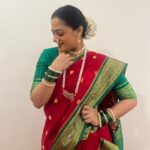 Spruha Joshi Instagram - मराठवाडा मुक्तिसंग्रामाला या १७ सप्टेंबर रोजी ७५ वर्ष पूर्ण झाली. या निमित्ताने छत्रपती संभाजी नगर इथे मा. मुख्यमंत्री एकनाथ शिंदे , मा. सांस्कृतिक मंत्री सुधीर मुनगंटीवार आदी मान्यवरांच्या उपस्थितीत पार पडलेल्या एका भव्य कार्यक्रमाचं सूत्रसंचालन करण्याची मला संधी मिळाली. या संधीसाठी अनेक आभार! @mieknathshinde , @sudhir.mungantiwar, @mangeshdesaiofficial, @avadhoot_gupte , @mangeshsawant1009 @harshada_sanjay_shirsat