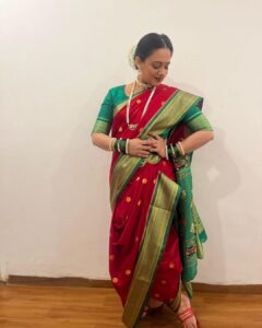 Spruha Joshi Instagram - मराठवाडा मुक्तिसंग्रामाला या १७ सप्टेंबर रोजी ७५ वर्ष पूर्ण झाली. या निमित्ताने छत्रपती संभाजी नगर इथे मा. मुख्यमंत्री एकनाथ शिंदे , मा. सांस्कृतिक मंत्री सुधीर मुनगंटीवार आदी मान्यवरांच्या उपस्थितीत पार पडलेल्या एका भव्य कार्यक्रमाचं सूत्रसंचालन करण्याची मला संधी मिळाली. या संधीसाठी अनेक आभार! 

@mieknathshinde , @sudhir.mungantiwar, @mangeshdesaiofficial, @avadhoot_gupte , @mangeshsawant1009 @harshada_sanjay_shirsat