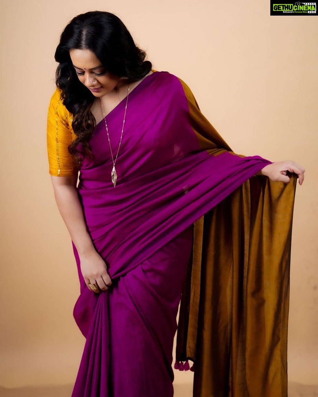 Spruha Joshi Instagram - Wishing everyone a very happy Ganesh Chaturthi✨ Photos by @smilepm19 Makeup and hair by @thearchanamakeovers Edit by @siddhi_chikhalkar Styled by @tanmay_jangam #spruhajoshi #marathiactors #movies #theatre #actorslife #festival #festivewear #festivevibes