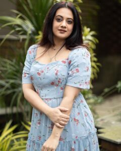 Spruha Joshi Instagram - Makeup and Hair: @makeupby_kajalmhaske

Photographer: @kyameraofficial

Location: @sajbythelake

Brew Backers Media 

Costume : @nehachaudhary_

#spruhajoshi #marathiactors #movies #theatre #actorslife #zee #zeemarathi #marathitelevision