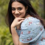Spruha Joshi Instagram - Makeup and Hair: @makeupby_kajalmhaske Photographer: @kyameraofficial Location: @sajbythelake Brew Backers Media Costume : @nehachaudhary_ #spruhajoshi #marathiactors #movies #theatre #actorslife #zee #zeemarathi #marathitelevision Mumbai, Maharashtra