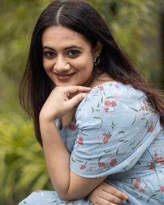 Spruha Joshi Instagram - Makeup and Hair: @makeupby_kajalmhaske

Photographer: @kyameraofficial

Location: @sajbythelake

Brew Backers Media 

Costume : @nehachaudhary_

#spruhajoshi #marathiactors #movies #theatre #actorslife #zee #zeemarathi #marathitelevision