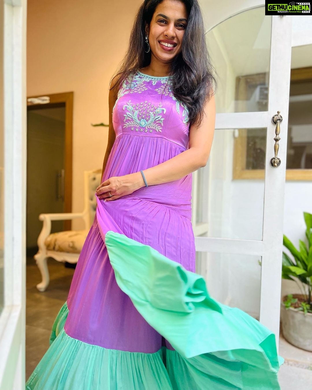 Sravana Bhargavi Instagram - Always coming up with innovative color combinations n prints @varuni_couture