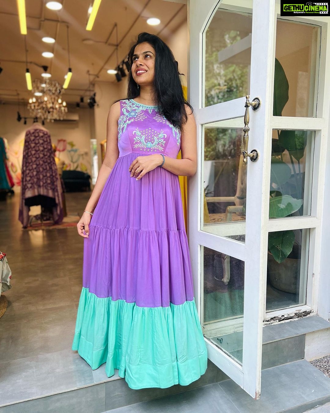 Sravana Bhargavi Instagram - Always coming up with innovative color combinations n prints @varuni_couture