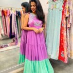Sravana Bhargavi Instagram – Always coming up with innovative color combinations n prints @varuni_couture