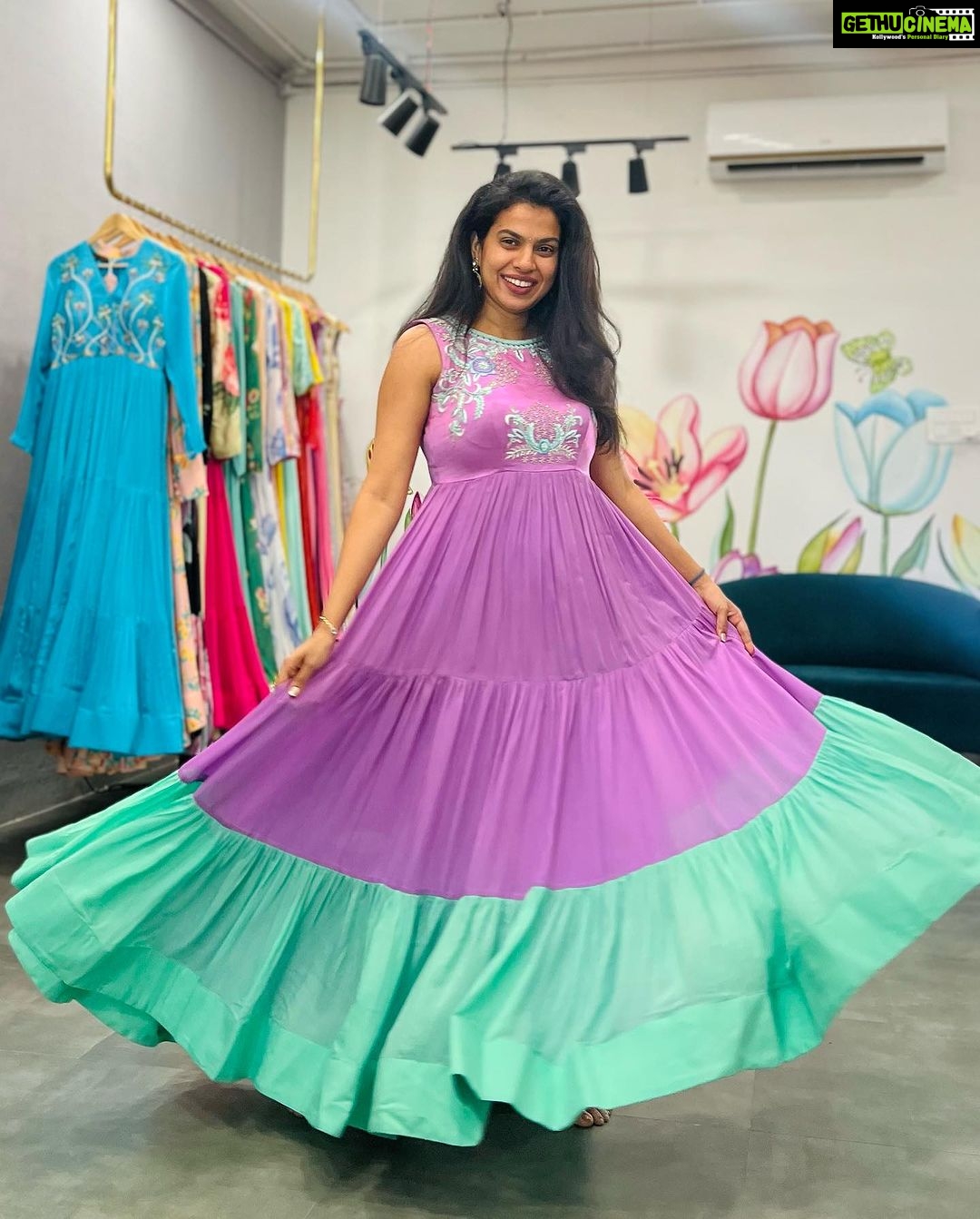 Sravana Bhargavi Instagram - Always coming up with innovative color combinations n prints @varuni_couture