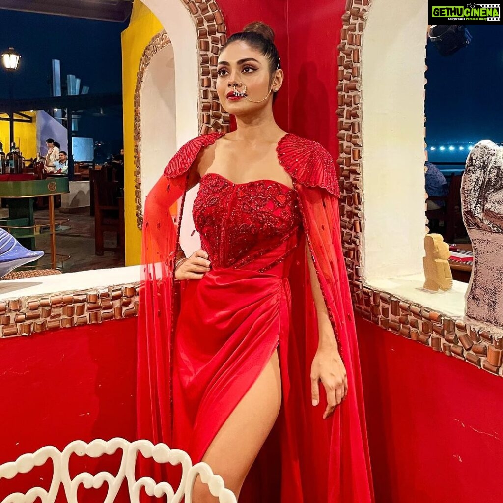 Sreejita De Instagram - Red is my favourite 😍 Outfit @aahava_couture Sourced by @littlepuffsofhappiness @styleitupwithraavi Nathni @kushalsfashionjewellery #fashion #redgown #instagram #instagood #fashioninsta #actor #actorslife #bollywood #sreejitade