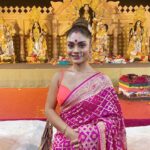 Sreejita De Instagram – Durga Maa, See you next year! #duggadugga ❤️

Jewelleries @kushalsfashionjewellery 
Saree @roopmilanofficial 
Sourced by @littlepuffsofhappiness 

#durgapuja #bengali #saree #fashion #instafashion #instagram #instadaily #festivewear #sreejitade
