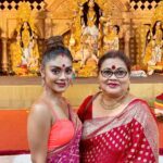 Sreejita De Instagram – Durga Maa, See you next year! #duggadugga ❤️

Jewelleries @kushalsfashionjewellery 
Saree @roopmilanofficial 
Sourced by @littlepuffsofhappiness 

#durgapuja #bengali #saree #fashion #instafashion #instagram #instadaily #festivewear #sreejitade