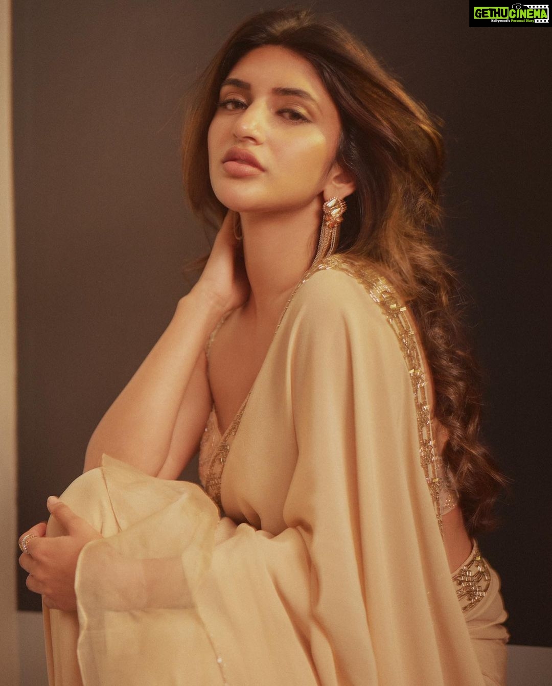 Sreeleela Instagram - Unsaid words, understood hearts ✨ . . . . . . . . Styled by - @ashwin_ash1 & @hassankhan_3 Style team - @avinash_kajjam Outfit - @shyamalbhumika @quirkbrandconsulting Jewellery- @lovisajewellery Make up @deepikakarnanimakeovers Dressman - @johnmarkgari Shot by - @arifminhaz