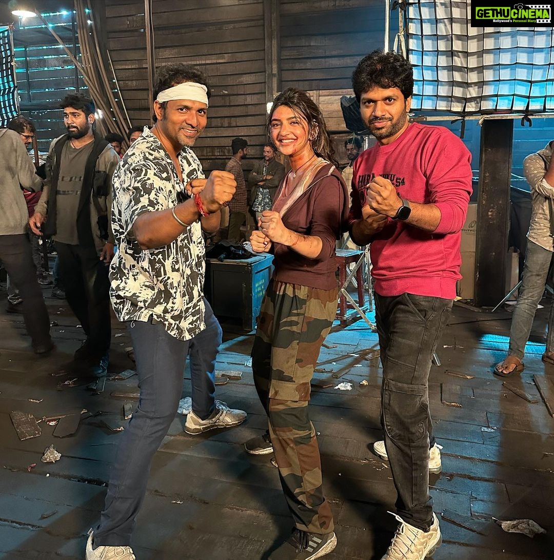 Sreeleela Instagram - HAPPY DUSSHERA from chicha and vijji papa ✨ On this auspicious day of how good wins over evil Witness this thrill in your nearest theatre 🔥 If you watched #bhagavanthkesari You’re relating each picture to the scene you saw Loads of love -Your vijji papa