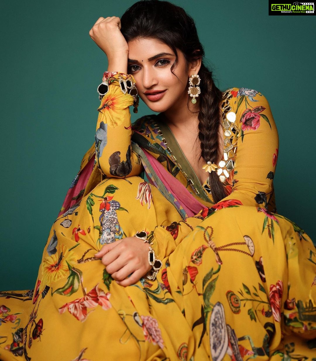 Sreeleela Instagram - Allowing myself to be who I truly am ✨ . . . . . . Styled by - @ashwin_ash1 & @hassankhan_3 Style team - @avinash_kajjam Outfit - @mahimamahajanofficial Jewelry- @houseofqc Shot by - @pranav.foto Makeup by- @Deepikakarnanimakeovers Hair by- @koduruamarnath