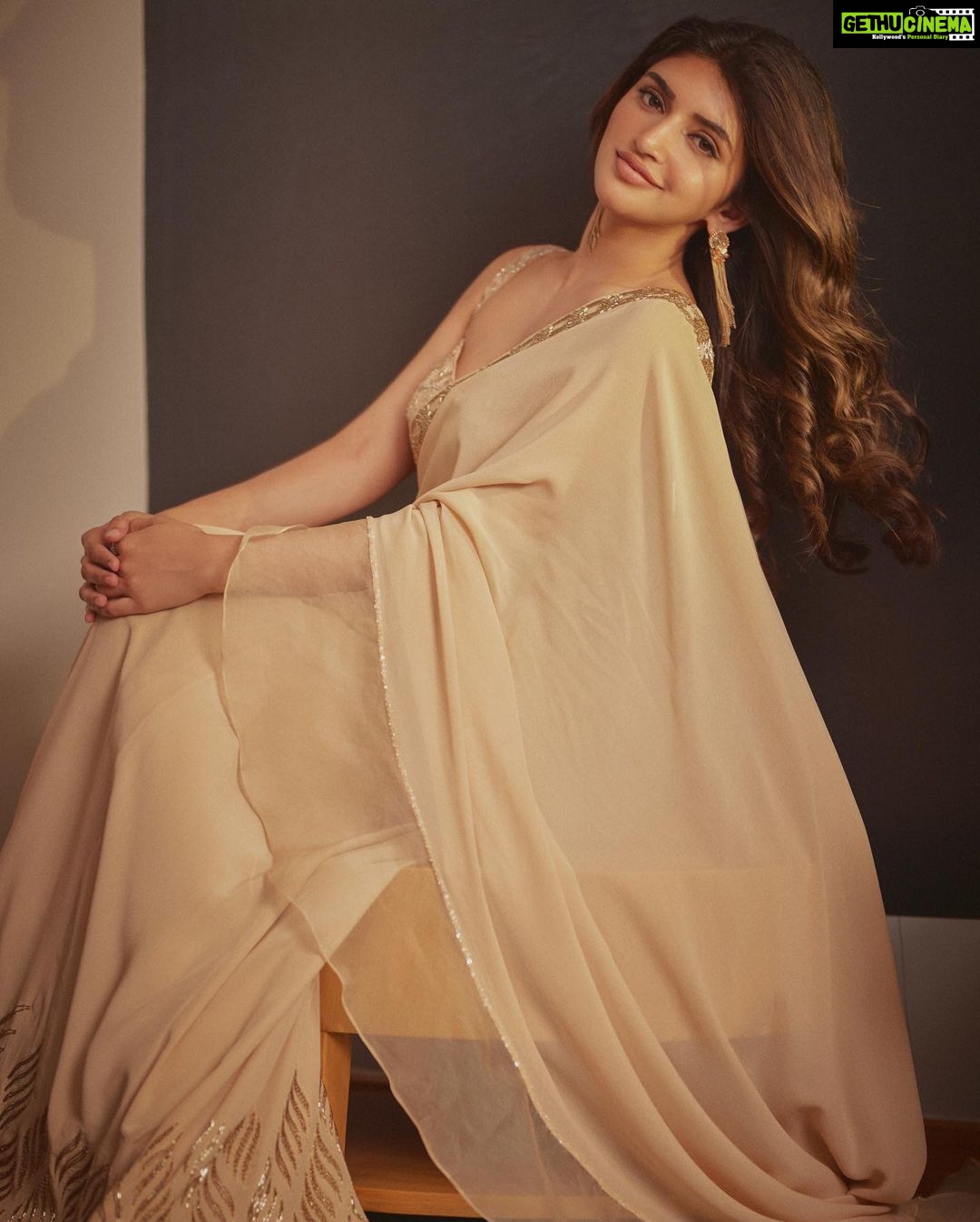 Sreeleela Instagram - Unsaid words, understood hearts ✨ . . . . . . . . Styled by - @ashwin_ash1 & @hassankhan_3 Style team - @avinash_kajjam Outfit - @shyamalbhumika @quirkbrandconsulting Jewellery- @lovisajewellery Make up @deepikakarnanimakeovers Dressman - @johnmarkgari Shot by - @arifminhaz