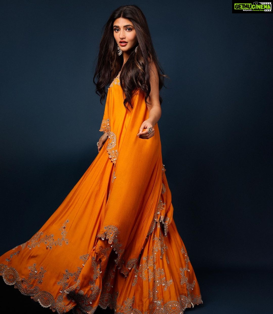 Sreeleela Instagram - Don’t look at the caption look at me 😛 . . . . . . . Styled by - @ashwin_ash1 & @hassankhan_3 Style team - @ahmedxmirza Outfit - @store.niam Make up @deepikakarnanimakeovers Hair - taniadhingra Dressman - @johnmarkgari Shot by - @pranav.foto