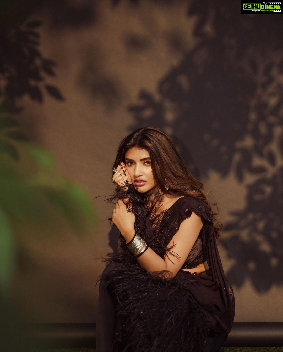 Sreeleela Instagram - When you don’t know what to wear the knack is wear black ✨ . . . . . . . . Styled by @rashmitathapa Wearing @tanva_by_deepika Jewellery @karnikajewelshyd Makeup @makeupartist_arti Hair @tejisinghofficial Shot by @puchi.photography Styling team @tedhimedhi