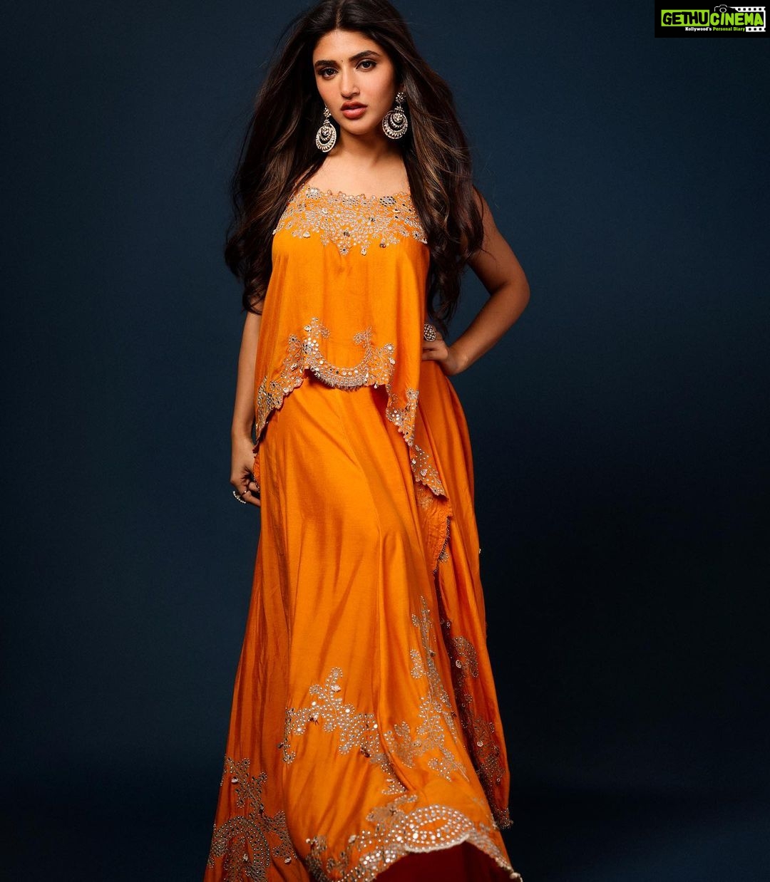 Sreeleela Instagram - Don’t look at the caption look at me 😛 . . . . . . . Styled by - @ashwin_ash1 & @hassankhan_3 Style team - @ahmedxmirza Outfit - @store.niam Make up @deepikakarnanimakeovers Hair - taniadhingra Dressman - @johnmarkgari Shot by - @pranav.foto