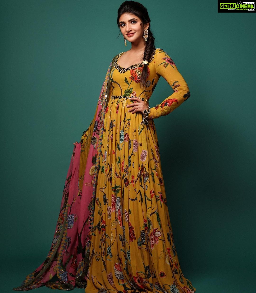 Sreeleela Instagram - Allowing myself to be who I truly am ✨ . . . . . . Styled by - @ashwin_ash1 & @hassankhan_3 Style team - @avinash_kajjam Outfit - @mahimamahajanofficial Jewelry- @houseofqc Shot by - @pranav.foto Makeup by- @Deepikakarnanimakeovers Hair by- @koduruamarnath