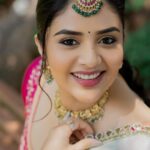 Sreemukhi Instagram - Dussehra 💛✨ ASMP on @starmaa ✨ Styling @harinireddym Outfit @nsdesignerstudios Jewellery @fashioncurvee PC @manoj_gangula Makeup @nookesh.malla Hair @mahesh_ravulapalli #sreemukhi #dusshera #aadivaaramwithstarmaaparivaaramstarwars