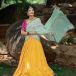 Sreemukhi Instagram - Dussehra 💛✨ ASMP on @starmaa ✨ Styling @harinireddym Outfit @nsdesignerstudios Jewellery @fashioncurvee PC @manoj_gangula Makeup @nookesh.malla Hair @mahesh_ravulapalli #sreemukhi #dusshera #aadivaaramwithstarmaaparivaaramstarwars
