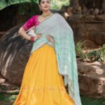 Sreemukhi Instagram - Dussehra 💛✨ ASMP on @starmaa ✨ Styling @harinireddym Outfit @nsdesignerstudios Jewellery @fashioncurvee PC @manoj_gangula Makeup @nookesh.malla Hair @mahesh_ravulapalli #sreemukhi #dusshera #aadivaaramwithstarmaaparivaaramstarwars