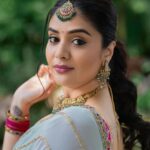 Sreemukhi Instagram - Dussehra 💛✨ ASMP on @starmaa ✨ Styling @harinireddym Outfit @nsdesignerstudios Jewellery @fashioncurvee PC @manoj_gangula Makeup @nookesh.malla Hair @mahesh_ravulapalli #sreemukhi #dusshera #aadivaaramwithstarmaaparivaaramstarwars