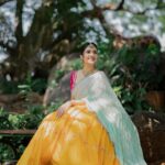Sreemukhi Instagram - Dussehra 💛✨ ASMP on @starmaa ✨ Styling @harinireddym Outfit @nsdesignerstudios Jewellery @fashioncurvee PC @manoj_gangula Makeup @nookesh.malla Hair @mahesh_ravulapalli #sreemukhi #dusshera #aadivaaramwithstarmaaparivaaramstarwars