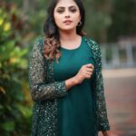 Sreevidya Nair Instagram - Ignore the negativity and keep Shining 💫 👗 @hulum._boutique 📷 @jinishphotogenic 💄 @arun_uthradam 💆‍♀️ @bismithaaina