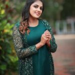 Sreevidya Nair Instagram - Ignore the negativity and keep Shining 💫 👗 @hulum._boutique 📷 @jinishphotogenic 💄 @arun_uthradam 💆‍♀️ @bismithaaina