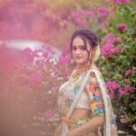 Sri Satya Instagram - Some pretty faces Grace to outfit tooo @sri_satya_ 💕 Shot by @they_call_me_keshu @teamkeshuphotography Any enquiries drop a DM us Makup by @nagmakeovers rock Outfit @pattusareeswholesale 💎 @kriyaah002 #pic #post #bigboss #satya #pose #look #lookdodia Hyderabad