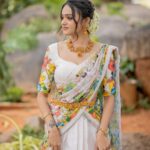 Sri Satya Instagram - Telugu ammai ✨🤍 . . 👗 @pattusareeswholesale 💎 @kriyaah002 💄 @nagmakeovers