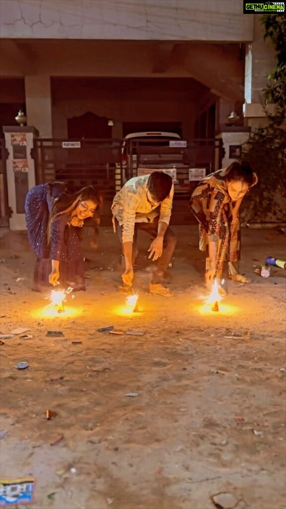 Sri Satya Instagram - Happyyyy Diwaliiii 2023 🔥✨ #diwali2023 #diwali