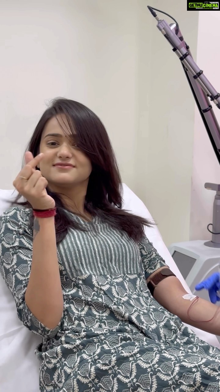 Sri Satya Instagram - GFC ( Growth factor concentrate) is a minimally invasive and most trusted dermatological procedure for hair restoration Helps to stimulate natural hair growth using a serum engineered from one’s own blood Helps with hair fall reduction and makes hair thicker and fuller in volume Safe and result driven procedure that one can definitely trust Visit @kalpsnh today! ❤️ Kalp Skin And Hair