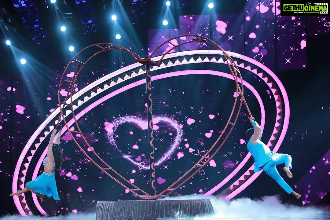 Sri Satya Instagram - This is most difficult and risk performance we did β₯οΈ and it came out really well π all credits to our choreographer @priyankashetty046 π― Hope you all love it. Do watch our performance on @starmaa at 9.00 pm ππ» Partner : @sri_satya_ β¨ Outfits : @amulyakrishnacoutureofficial Thank you for best outfits every time π― Choreography: @priyankashetty046 β
Assist by : @gauravsharmaofficial_ bhai @prajath_naik bhai ππ» PC : @ranjithpawan_photography
