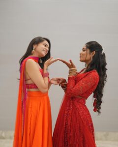 Sri Satya Instagram - Ok  pellikuturu  @sowmya_dhanalakota 🤪❤️ Inka ne life lo golden days iepoyai po 😂😂 
#justkidding #bestfriend #wedding #sangeet #sangeetoutfit 
 Outfit @swayam.designs ❤️ 
Jewellery @kriyaah002 ❤️
Pc @pellipusthakam.in ❤️