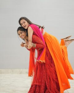 Sri Satya Instagram - Ok  pellikuturu  @sowmya_dhanalakota 🤪❤️ Inka ne life lo golden days iepoyai po 😂😂 
#justkidding #bestfriend #wedding #sangeet #sangeetoutfit 
 Outfit @swayam.designs ❤️ 
Jewellery @kriyaah002 ❤️
Pc @pellipusthakam.in ❤️