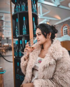 Sri Satya Instagram - For me a good day starts with coffee ☕ and ends with wine 🍷. 
. 
. 
. 
📷 @bharat_banday 🐒